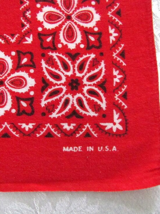 RED COTTON BANDANA, MADE in USA - THE REAL THING! 20" SOFT VINTAGE COWBOY RODEO - Picture 2 of 3